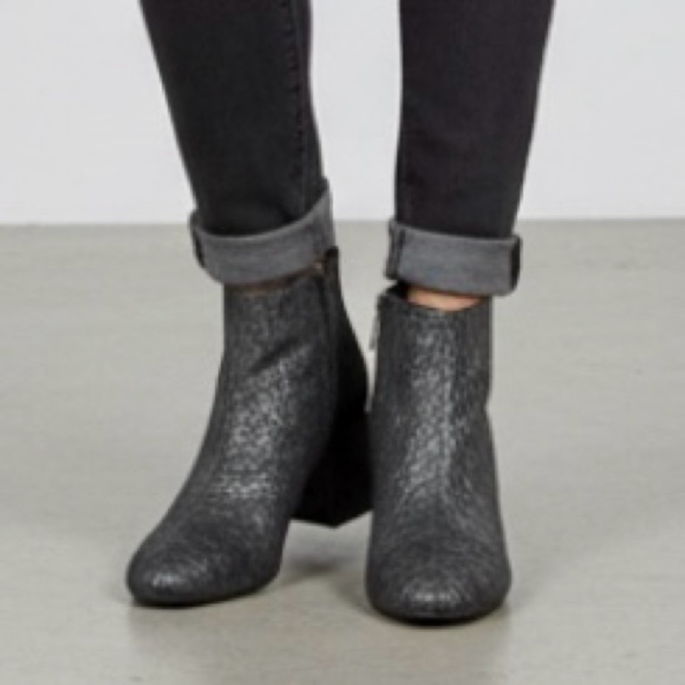 C Est 1946 Booties Ankle Black Silver Metallic 8 Block Heel Faux Leather Shimmer